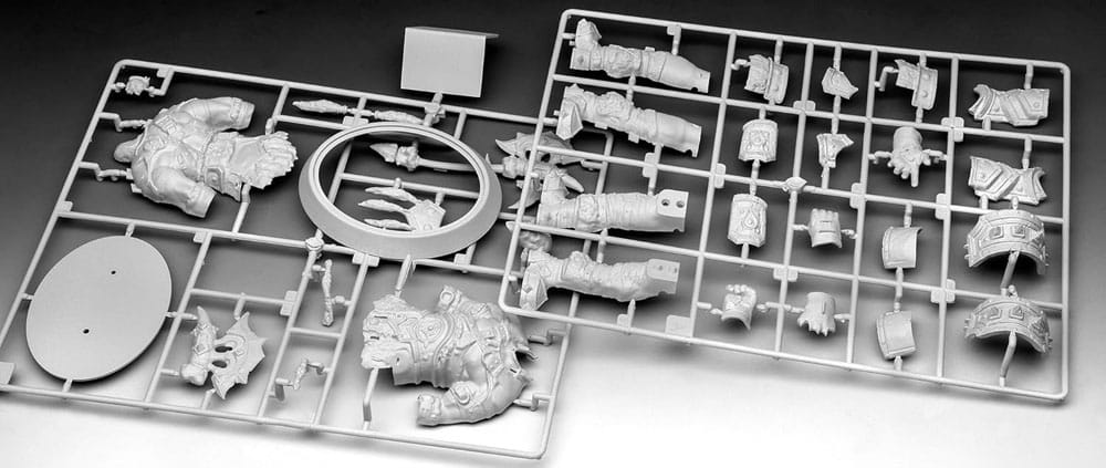 World of Warcraft Model Kit Gift Set 1/16 The Orc Thrall Revell