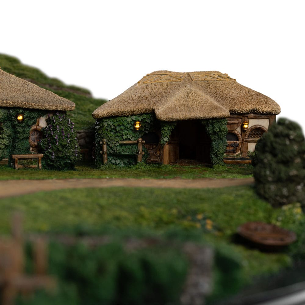 Lord of the Rings Statue The Green Dragon Inn Weta Workshop