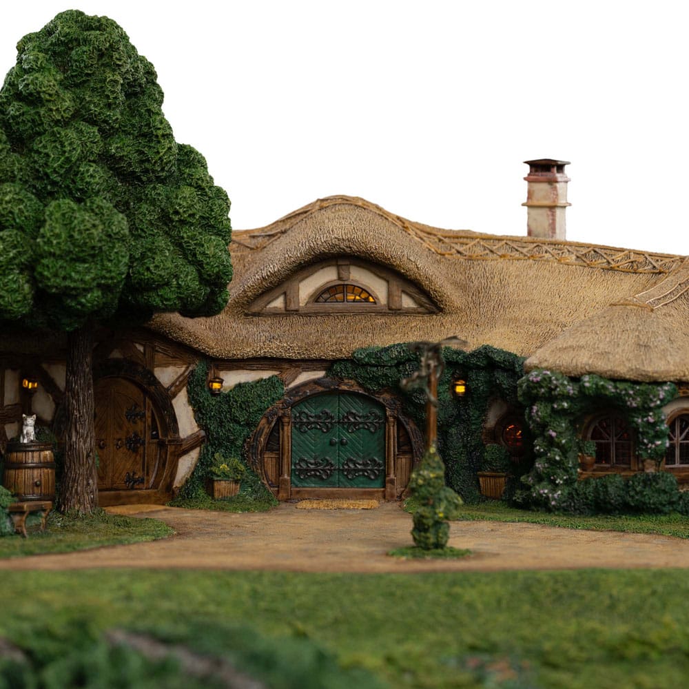Lord of the Rings Statue The Green Dragon Inn Weta Workshop
