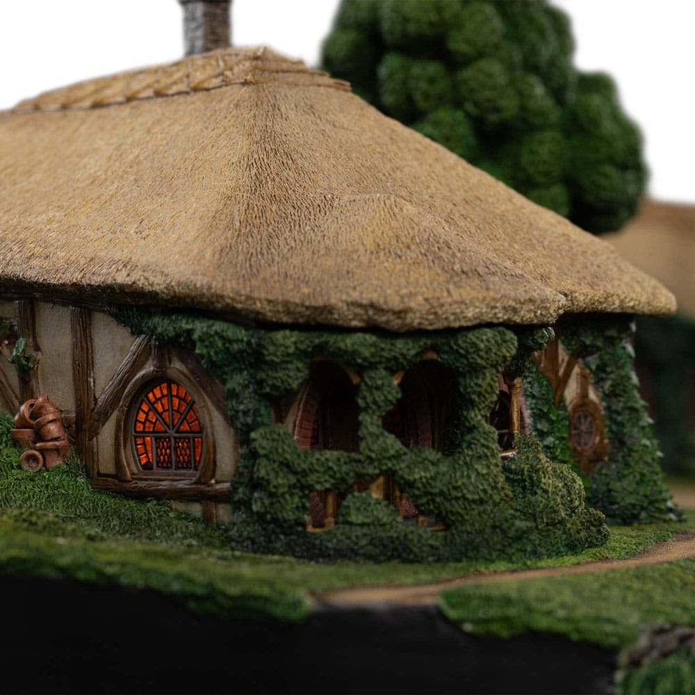 Lord of the Rings Statue The Green Dragon Inn Weta Workshop